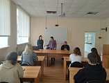 Иерей Симеон Есин в Международный день семьи побеседовал со студентами филиала РГЭУ (РИНХ) в городе Миллерово