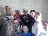 Молодежь клуба «Камо Грядеши?» и воспитанники воскресной школы «Свет Ангела» посетили ветерана Великой Отечественной войны на дому