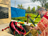 Лития у могилы воинов в Сидорово-Кадамовском