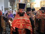 В день празднования Светлой Пасхи в Покровский кафедральный собор г. Шахты доставлен Благодатный огонь из Иерусалима
