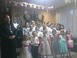 Протоиерей Роман Мясников и воспитанники воскресной школы при храме святой Ксении Петербургской поздравили постояльцев Дома престарелых пос. Садовый с Рождеством