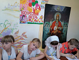 Утренник, посвященный празднику Святой Троицы прошел в воскресной школе "Держава"