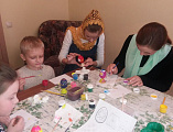 В воскресной группе «Преображение» храма свт. Тихона Задонского п. Тарасовский ребята делали пасхальные подарки своим близким