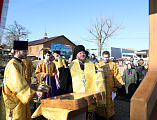 Чин водружения креста на месте строительства нового храма в честь блаженной Матроны Московской архиерейским чином состоялся в г. Донецке