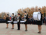 На площади Покровского кафедрального собора города Шахты прошло построение лучшего кадетского корпуса в России по случаю торжественной церемонии присяги и вручения первых погон молодым кадетам