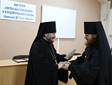Удостоверения о повышении квалификации духовенство Шахтинской епархии получило из рук епископа Шахтинского и Миллеровского Симона и директора ИСОиП (филиала) ДГТУ в г. Шахты С.Г. Страданченко