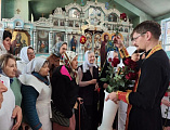Праздник веры и доброты: в храме Архистратига Михаила п. Каменоломни поздравили сестёр милосердия и прихожанок с днём святых жен-мироносиц