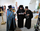 Преосвященнейший епископ Симон посетил приход великомученицы Варвары города Гуково и ознакомился с ходом строительных работ по храму