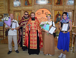 В храме святого царственного страстотерпца цесаревича Алексия г. Шахты благочинный Александровск-Грушевского округа и настоятель храма совершили освящение новых икон для иконостаса