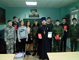 В рамках празднования Дня православной книги настоятель храма Покрова Пресвятой Богородицы г. Шахты протоиерей Михаил Борисенко провел беседу с казаками молодежной организации «Донцы»