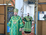 Преосвященнейший епископ Симон с архипастырским визитом посетил Нижнедонское благочиние и совершил Божественную литургию в храме Покрова Пресвятой Богородицы ст. Кривянской