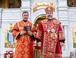 Праздник Светлого Христова Воскресения в Покровском кафедральном соборе города Шахты продолжился великой вечерней