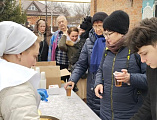 В храме Архистратига Михаила на масленицу всех гостей угощали блинами и горячим чаем