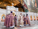 Преосвященнейший епископ Симон в день празднования Происхождения Честных Древ Животворящего Креста Господня совершил праздничную Божественную литургию в кафедральном соборе г. Шахты