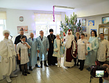 С наступающими Рождеством Христовым и Новым годом поздравили детей, находящихся на лечении в шахтинской больнице
