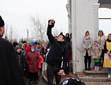 В прощеное воскресенье на площади перед Донским храмом г. Новошахтинска состоялись народные гуляния, посвященные Масленице