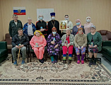 Протоиерей Роман Мясников в пасхальные дни посетил постояльцев дома престарелых в пос. Садовый