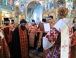 Пасхальной вечерней продолжилось торжество Светлого Христова Воскресенья в Покровском кафедральном соборе г. Шахты