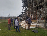 В Позднеевке с фасада храма Архангела Михаила демонтировали строительные леса   