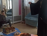 Священник рассказал воспитанникам частного детского сада в Шахтах о светлом празднике Пасхи  