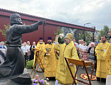 Епископ Симон совершил Божественную литургию в храме святых мучениц Веры, Надежды, Любови и матери их Софии в станице Багаевской и освящение монумента преподобного Серафима Саровского