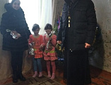 Подарки к Рождеству для малообеспеченных семей от храма Пресвятой Троицы и реабилитационного центра для несовершеннолетних детей с. Маньково-Калитвенское