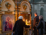 В праздник Иверской иконы Божией Матери владыка Симон совершил Литургию в Покровском кафедрального собора города Шахты
