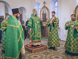 Накануне дня памяти благоверного святого великого князя Александра Невского Преосвященнейший епископ Симон совершил всенощное бдение в Александро-Невском храме г. Шахты