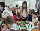 Сестры милосердия Марфо-Мариинского сестричества провели для детей с ограниченными возможностями здоровья игровые мастер-классы
