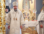 Епископ Шахтинский и Миллеровский Симон и митрополит Саратовский и Вольский Игнатий совершили Божественную литургию в Свято-Троицком кафедральном соборе Саратова
