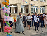 Настоятель храма святителя Тихона Задонского ст. протоиерей Анатолий Почтовый принял участие в торжественной линейке, посвященной Дню знаний