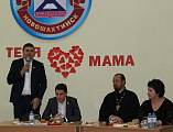 Протоиерей Роман Амплеев принял участие в торжественной встрече, посвященной Дню матери, которая состоялась в Новошахтинске