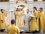 Преосвященнейший епископ Симон совершил воскресную Божественную литургию и иерейскую хиротонию в Покровском кафедральном соборе города Шахты