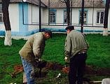 Работы по благоукрашению храма в честь образа Пресвятой Богородицы Взыскание погибших г. Шахты ведут прихожане и настоятель иеромонах Варнава (Максименко)