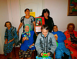 Молодежный отдел Донецкого благочиния совместно с духовным родительским клубом «Свет добра» осуществили выездную акцию «Любовь, заботу, внимание ближнему»