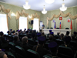 В районном ДК пос. Каменоломни состоялась встреча профессора Александра Леонидовича Дворкина с духовенством Шахтинской епархии. На встрече присутствовал епископ Шахтинский и Миллеровский Симон