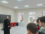 В день памяти святителя Амвросия Медиоланского иерей Олег Брехов провел беседу со студентами ИСОиП ДГТУ города Шахты   