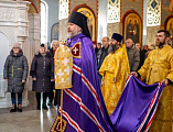 В Неделю Воспоминания Адамова изгнания, Прощеное воскресенье, епископ Симон совершил Божественную литургию в Покровском кафедральном соборе
