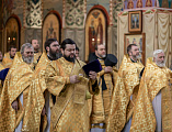 Преосвященнейший епископ Симон в день своего рождения возглавил Божественную литургию в Покровском кафедральном соборе города Шахты