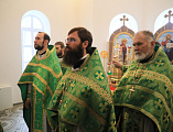 В престольный день Преосвященнейший епископ Симон совершил Божественную литургию в храме благоверного князя Александра Невского г. Шахты и рукоположил монаха Амвросия во иеродиакона