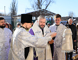 Епископ Шахтинский и Миллеровский Симон совершил освящение колоколов для храма в честь преподобномученицы Елисаветы города Гуково