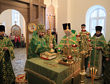 В престольный день Преосвященнейший епископ Симон совершил Божественную литургию в храме благоверного князя Александра Невского г. Шахты и рукоположил монаха Амвросия во иеродиакона