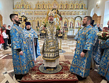 В престольный праздник Преосвященнейший епископ Симон возглавил Божественную литургию в храме Державной иконы Божией Матери города Донецка