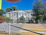 Торжественная линейка в школе поселка Майского