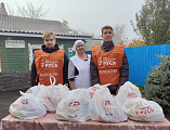 В храме Архистратига Михаила поселки Каменоломни раздали продуктовые наборы малоимущим и многодетным семьям 