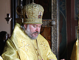 Преосвященнейший епископ Симон совершил Божественную литургию в Троицком соборе Свято-Троицкой Сергиевой Лавры