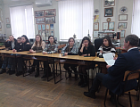 В шахтинском вузе с духовной стороны рассмотрели проблемы цифровой безопасности и тематику молодежи в современном информационном пространстве