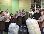 «Волшебный стежок» добра: воспитанники творческой мастерской для детей-инвалидов передали помощь бойцам в преддверии Пасхи