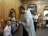 В храме Донской иконы Божией Матери г. Новошахтинска восемь детей и одна взрослая из многодетных и малообеспеченных семей приняли крещение