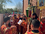В пятницу Светлой седмицы Преосвященнейший епископ Симон совершил Божественную литургию в храме Святой Троицы города Каменск-Шахтинский